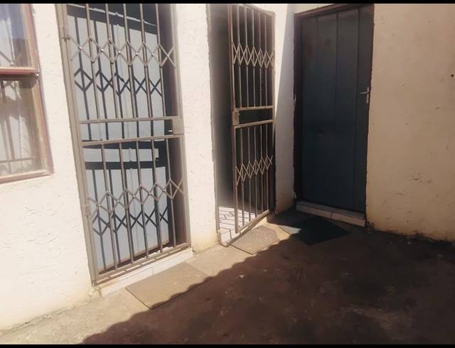 2 BEDROOM HOUSE FOR SALE IN SOSHANGUVE XX